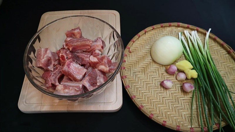 cách làm sườn kho coca hành tây 1