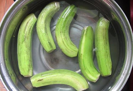 Cách nấu cá trê om chuối đậu 2
