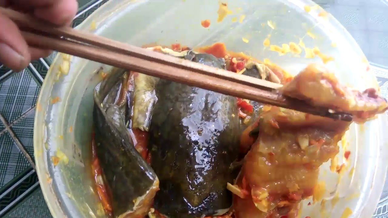 Cách nấu cá trê om riềng mẻ 3