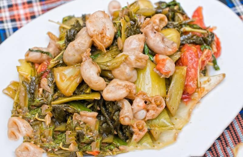 cách xào lòng ngựa ngon với dưa chua 1