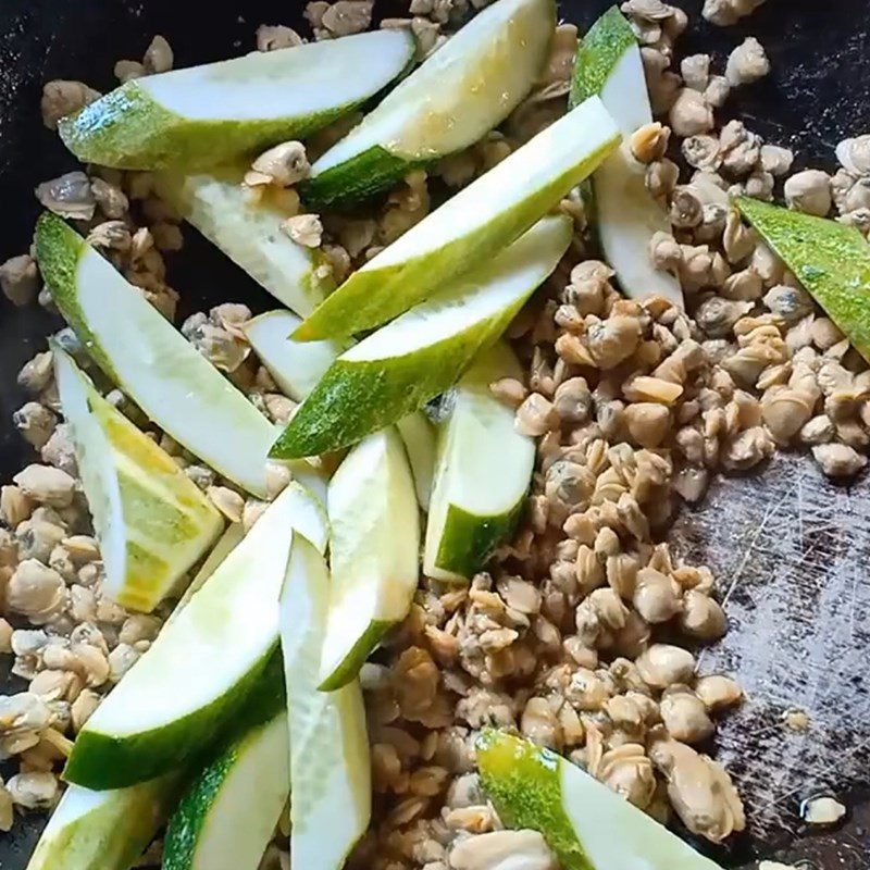hến xào cà chua dưa chuột 3