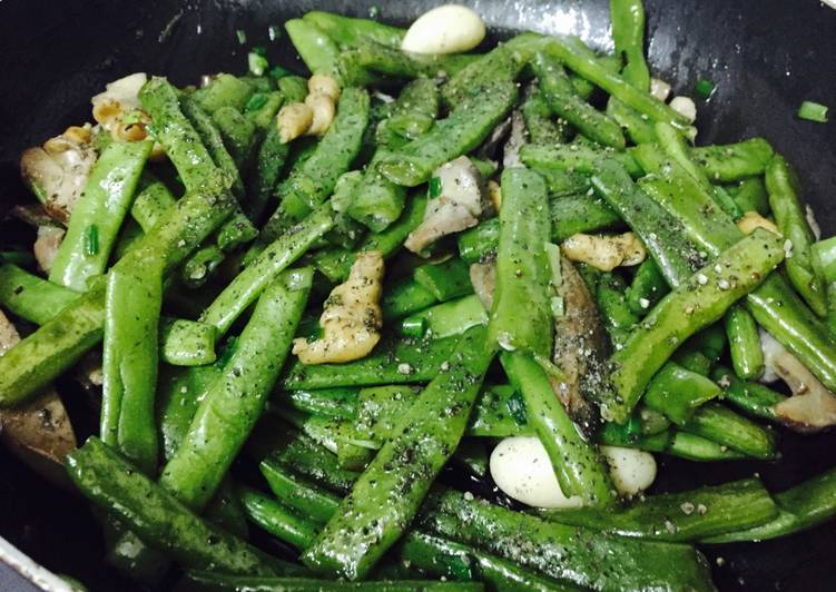 lòng gà xào đậu cô ve