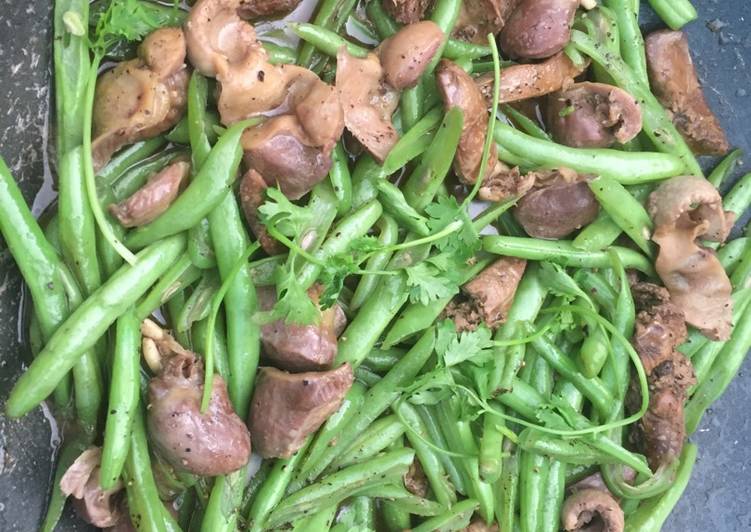 lòng gà xào đậu que