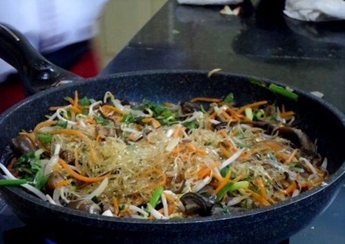 lòng gà xào miến
