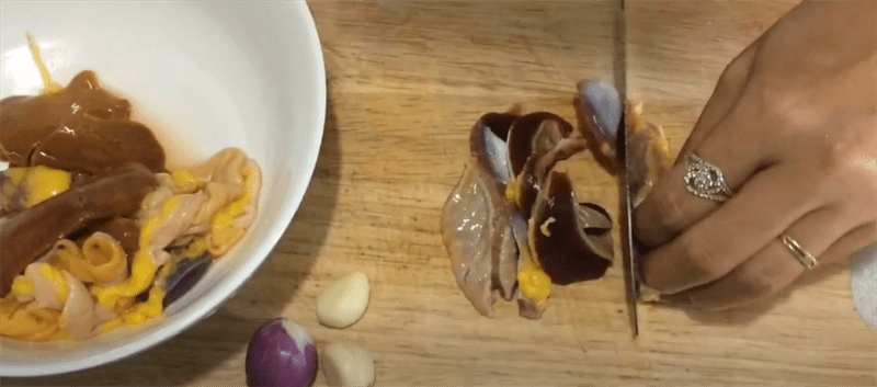 lòng gà xào nấm