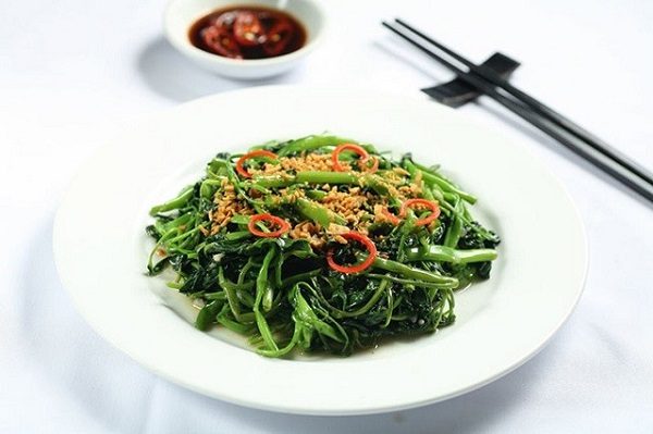 lòng gà xào rau muống