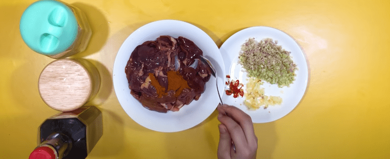 lòng gà xào sả ớt