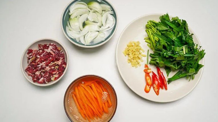 thịt bò xào cà rốt hành tây 2