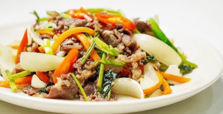thịt bò xào cà rốt hành tây 6